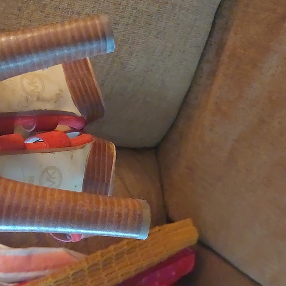 Shoes - Picture 4 of 4